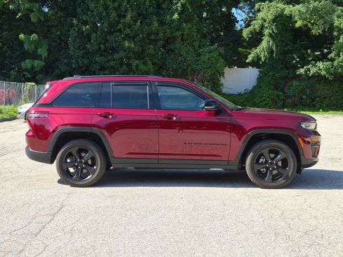 Certified 2023 Jeep Grand Cherokee Altitude AWD/4WD image 2