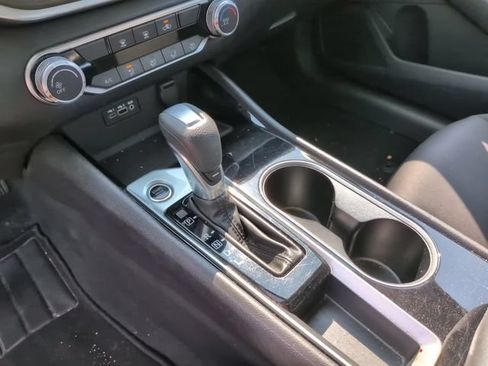 Used 2024 Nissan Altima 2.5 SV FWD image 19