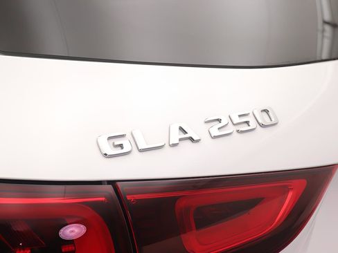 Certified 2023 Mercedes-Benz GLA 250 image 18