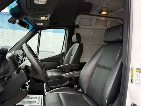 Used 2025 Mercedes-Benz Sprinter 2500 image 20