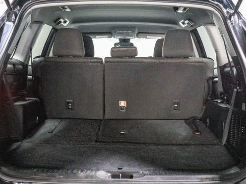 Used 2018 Toyota Highlander LE w/ Carpet Mat Package (TMS) FWD image 26
