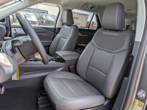 New 2026 Ford Explorer Active RWD image 22