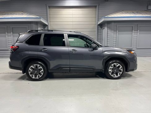 Used 2026 Subaru Forester Premium AWD/4WD image 9