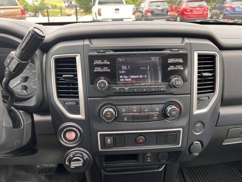 Used 2017 Nissan Titan S AWD/4WD image 17