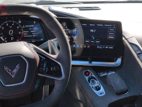 Used 2022 Chevrolet Corvette Stingray Premium Cpe w/ Z51 Performance Package RWD image 29