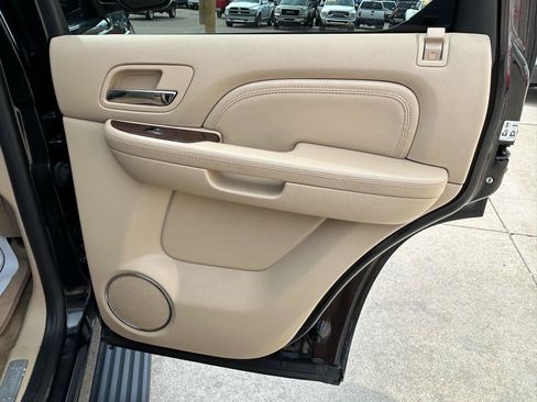 Used 2009 Cadillac Escalade AWD image 16