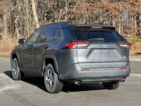 Used 2022 Toyota RAV4 LE image 7