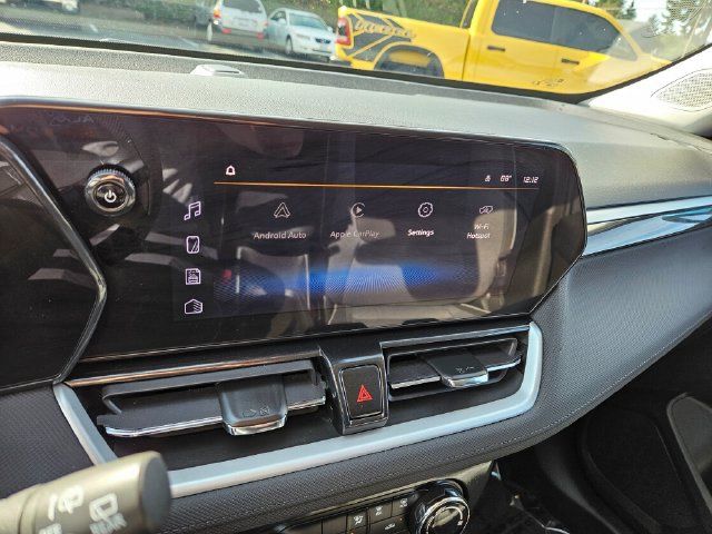 Used 2025 Chevrolet TrailBlazer LT AWD/4WD image 27