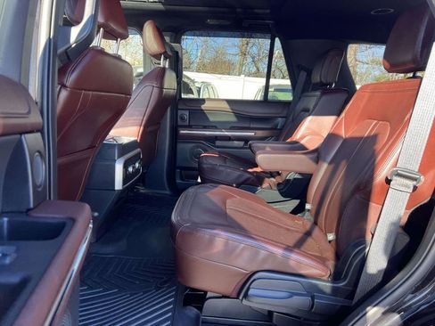 Used 2022 Ford Expedition Limited image 17