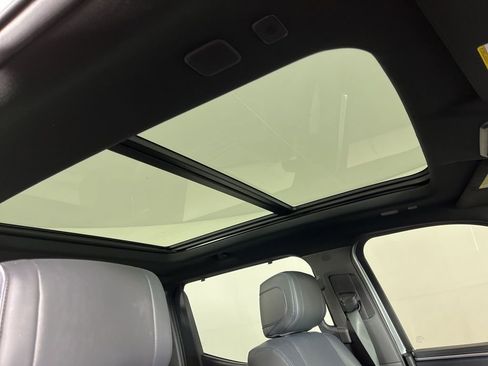 Used 2023 Toyota Tundra Platinum image 5