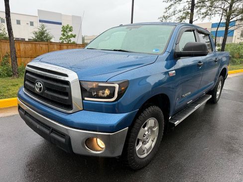 Used 2010 Toyota Tundra 4x4 CrewMax image 2