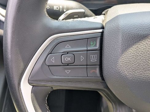Used 2023 Jeep Grand Cherokee Laredo RWD image 24