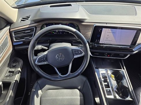 Certified 2025 Volkswagen Atlas SEL image 18