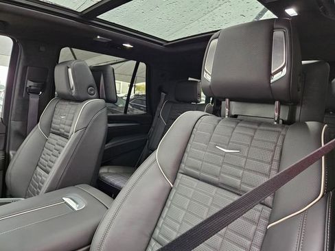 Used 2025 Cadillac Escalade V w/ LPO, ONYX Package image 12