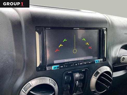 Used 2018 Jeep Wrangler Unlimited Sport AWD/4WD image 29