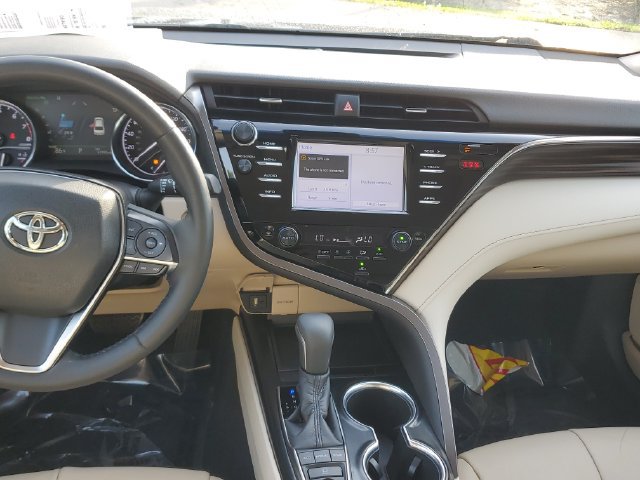 Used 2018 Toyota Camry XLE FWD image 19