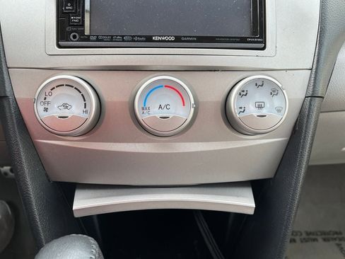 Used 2010 Toyota Camry SE image 19