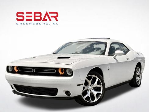 Used 2016 Dodge Challenger SXT Plus RWD image 1