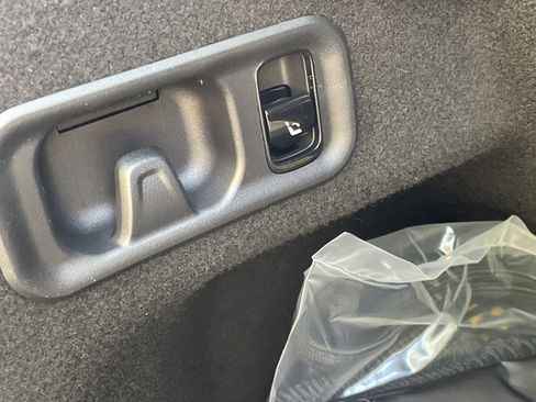 New 2026 Mercedes-Benz E 350 4MATIC Sedan image 11