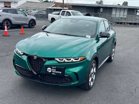 Used 2024 Alfa Romeo Tonale Ti w/ Premium Interior Package AWD/4WD image 3