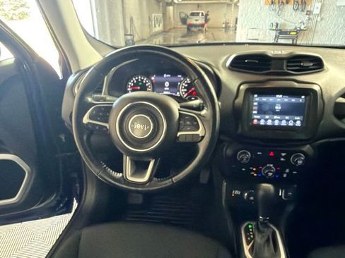 Used 2021 Jeep Renegade Latitude w/ Convenience Group AWD/4WD image 29