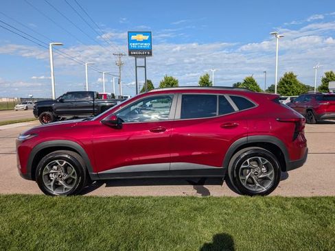 Used 2024 Chevrolet Trax LT w/ Driver Confidence Package FWD image 12