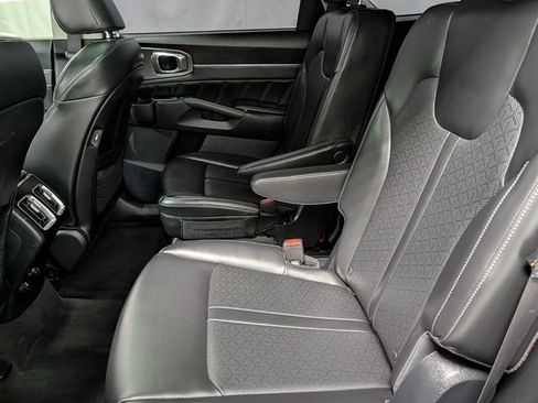 Used 2023 Kia Sorento SX AWD/4WD image 11