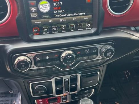 Used 2022 Jeep Wrangler Unlimited Rubicon w/ LED Lighting Group AWD/4WD image 10