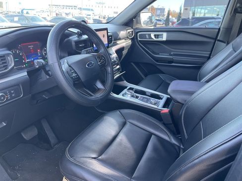 Used 2020 Ford Explorer XLT w/ Equipment Group 202A image 10