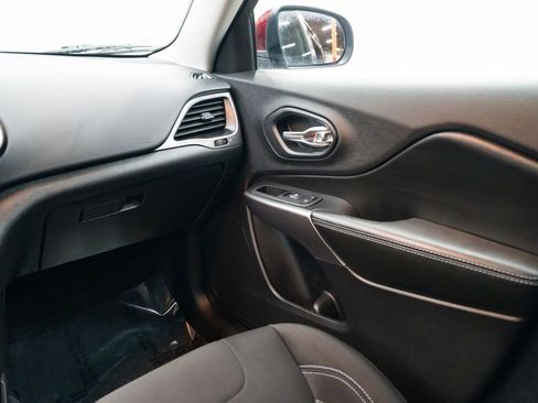 Used 2020 Jeep Cherokee Latitude image 10