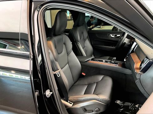 Used 2024 Volvo XC60 B5 Plus w/ Protection Package Premier image 8