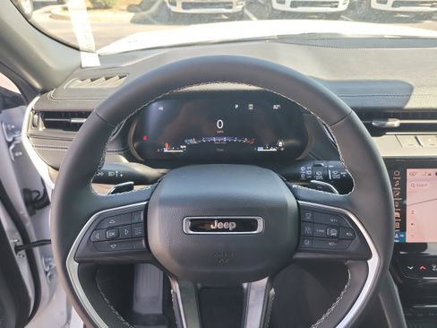 New 2026 Jeep Grand Cherokee Altitude image 19