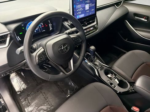 Used 2025 Toyota Corolla SE w/ SE Premium Package image 7