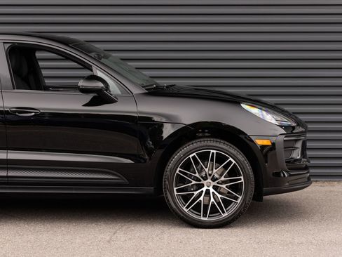 Certified 2026 Porsche Macan AWD/4WD image 9