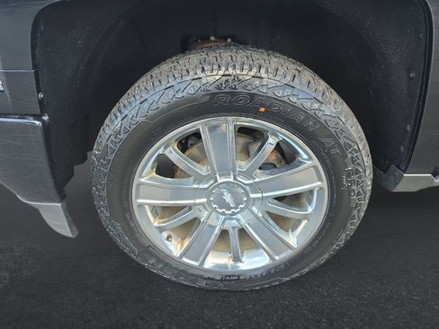 Used 2015 Chevrolet Silverado 1500 High Country w/ High Country Premium Package AWD/4WD image 18