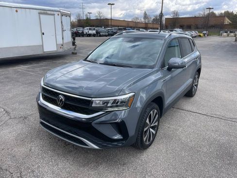 Used 2024 Volkswagen Taos SE image 3