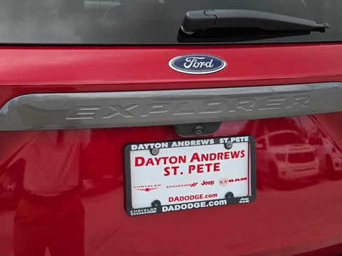 Used 2023 Ford Explorer XLT w/ Equipment Group 202A RWD image 9
