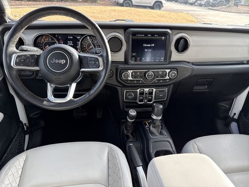 Used 2021 Jeep Gladiator Overland image 22