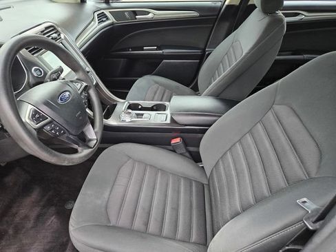 Used 2017 Ford Fusion SE w/ Fusion SE Technology Package FWD image 18