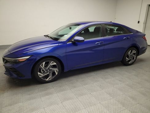 Used 2025 Hyundai Elantra SEL FWD image 2