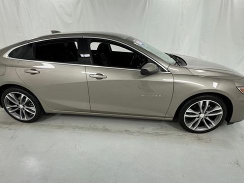 Used 2022 Chevrolet Malibu LT FWD image 2