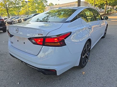 Certified 2024 Nissan Altima 2.5 SR w/ SR Premium Package FWD image 8