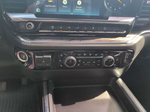 Used 2025 Chevrolet Silverado 2500 LTZ w/ LTZ Premium Package AWD/4WD image 18
