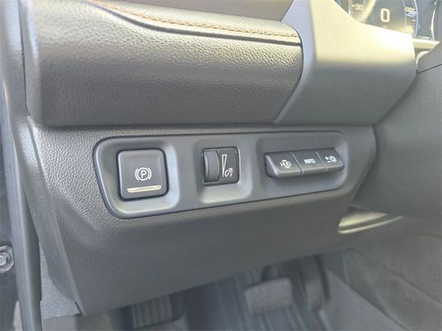 Used 2023 GMC Acadia AT4 image 22