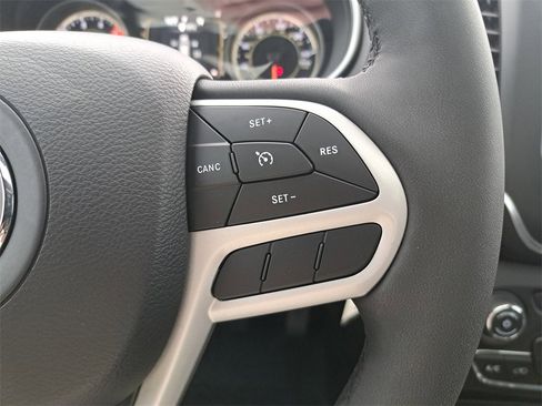 Certified 2022 Jeep Cherokee Latitude w/ Sun & Sound Group image 19