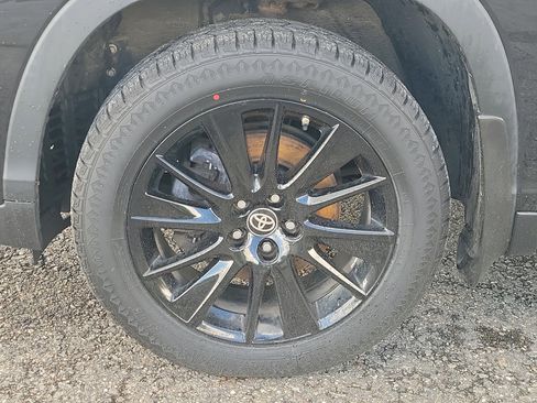 Used 2019 Toyota Highlander SE AWD/4WD image 12