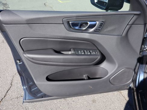 Used 2025 Volvo XC60 B5 Plus image 15