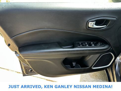 Used 2018 Jeep Compass Latitude w/ Popular Equipment Group AWD/4WD image 14