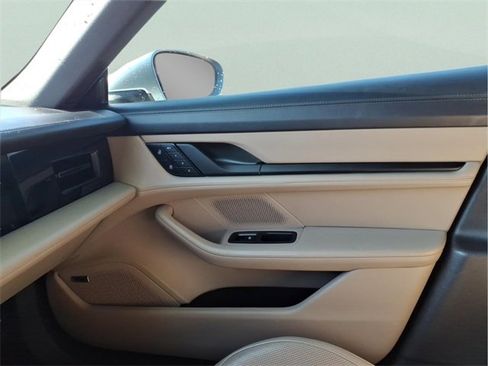 Used 2022 Porsche Taycan image 20