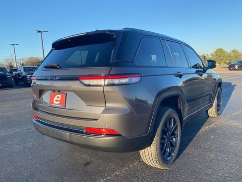 New 2025 Jeep Grand Cherokee Limited image 7